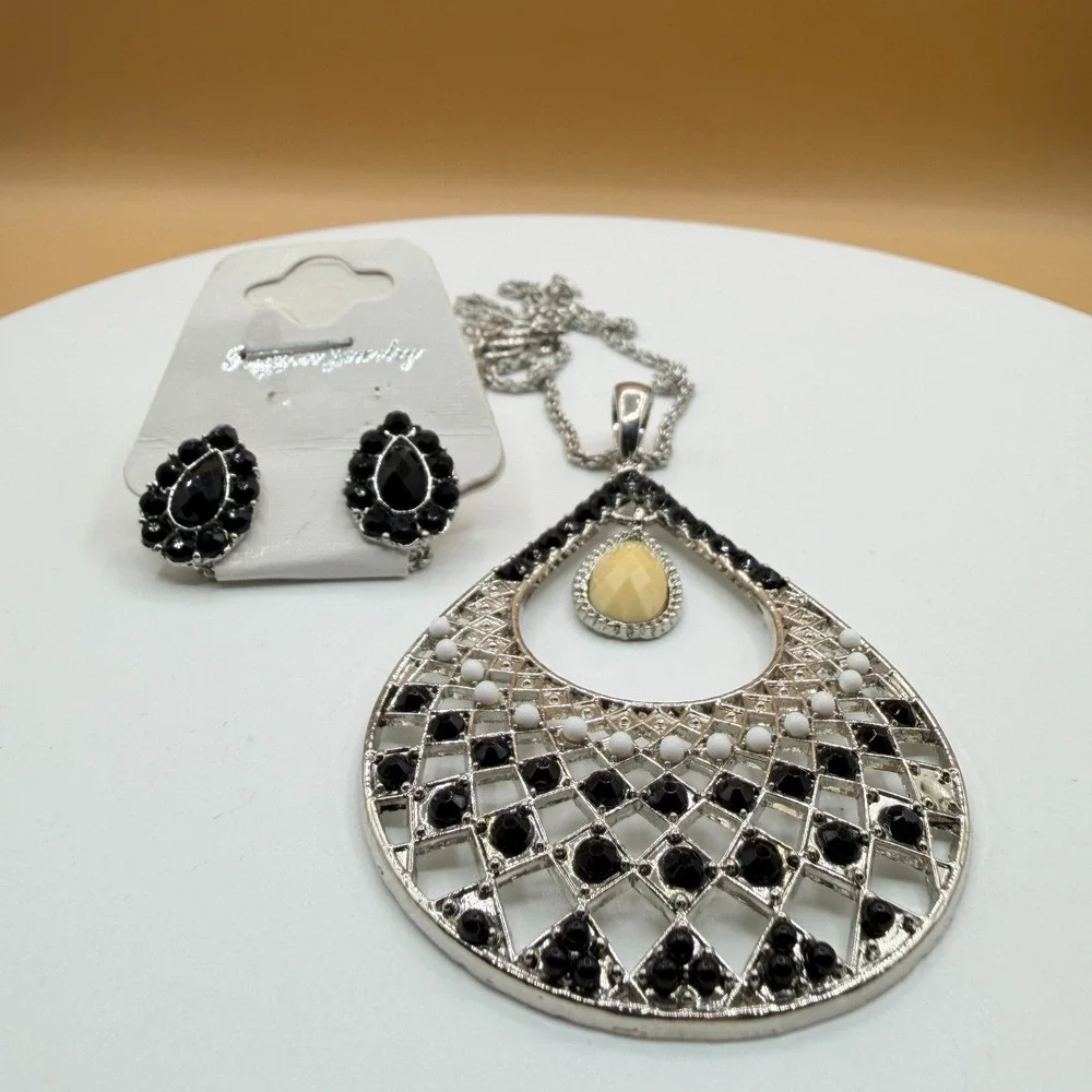 N/A dramatic silver